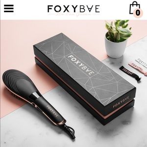 Brand new foxy bae brush straightener